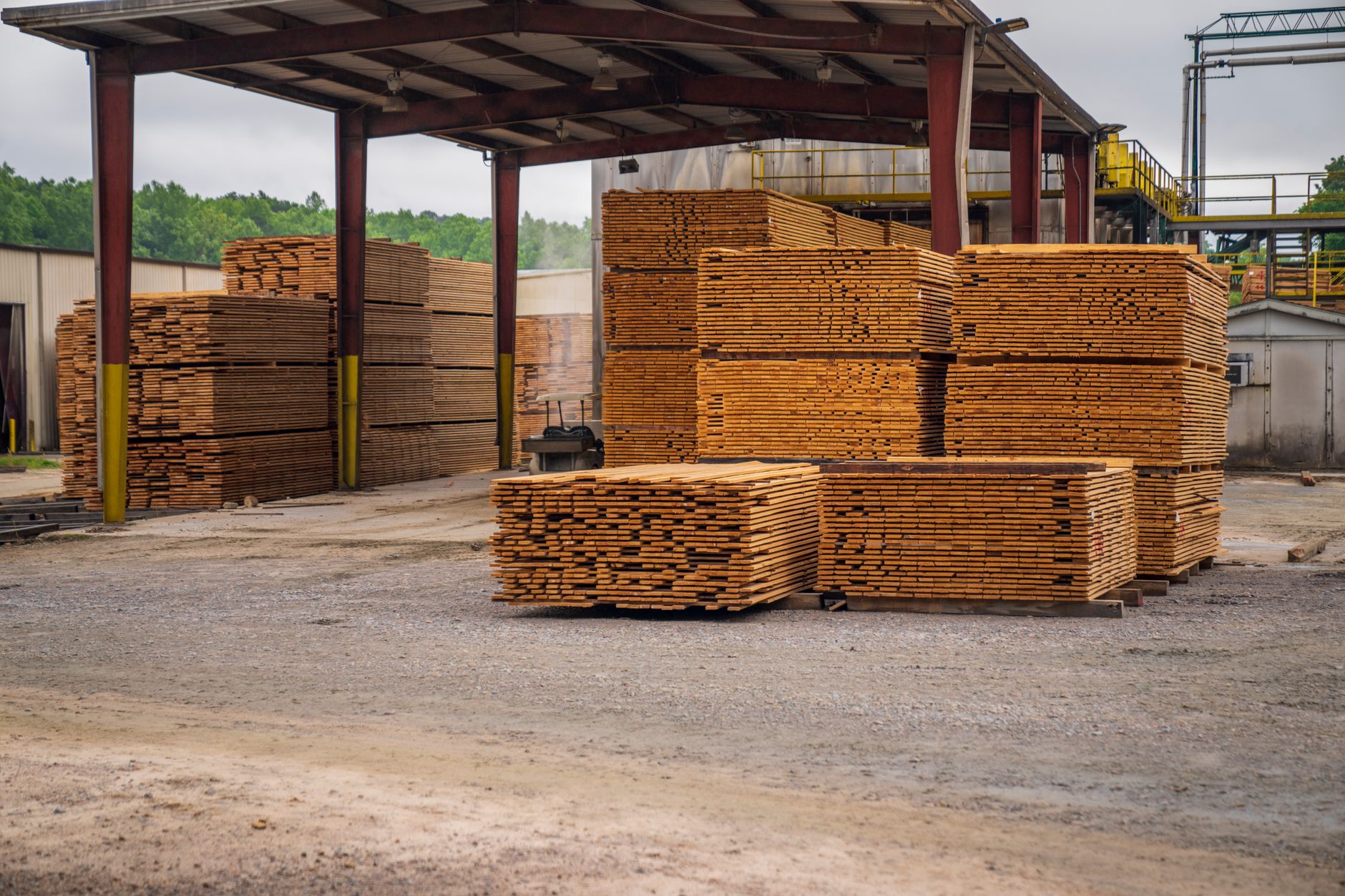 Pallets arranged in short staging rows near outbound loading, showing the compact buffer style that keeps freight visible and moving.