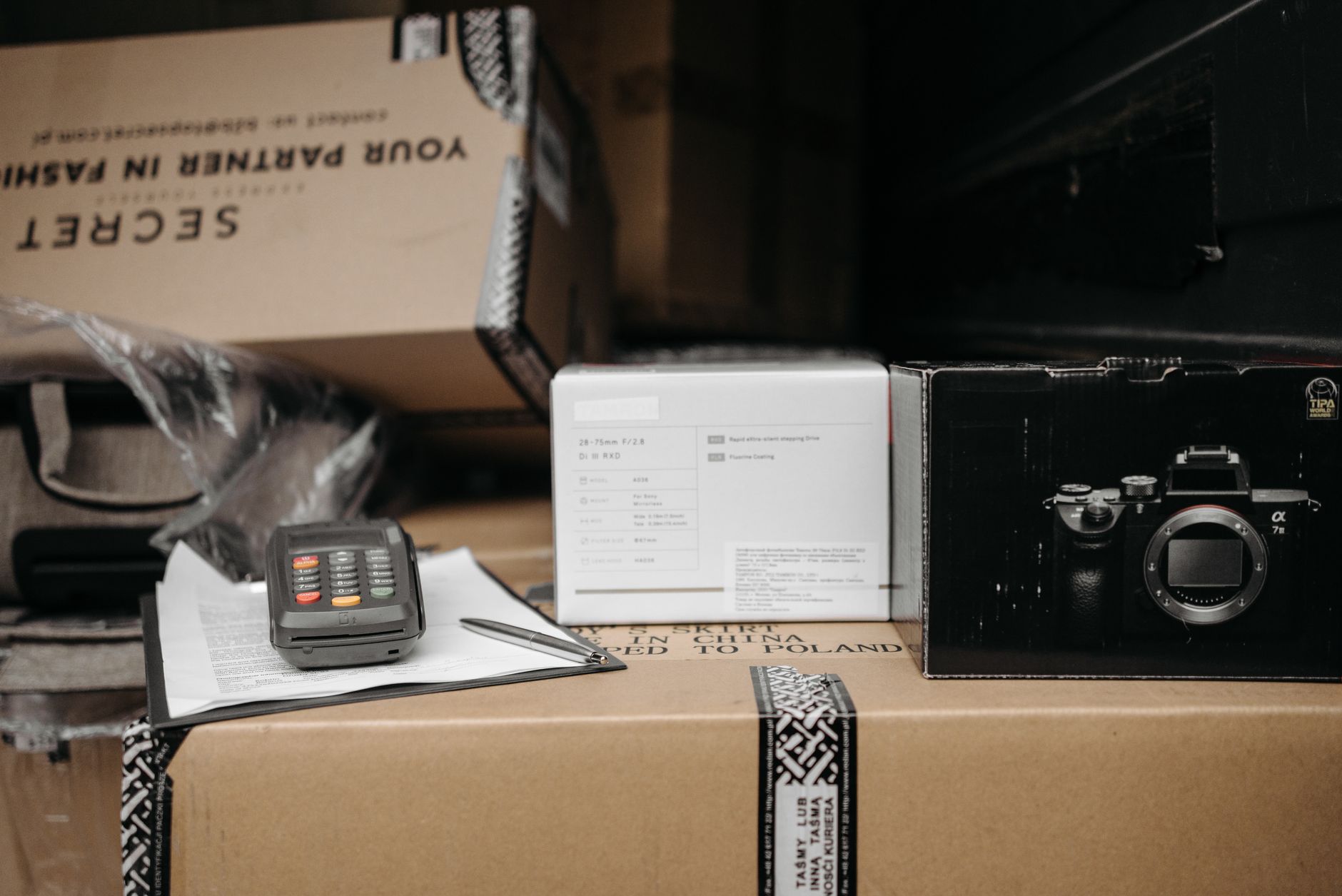 A worker scanning container labels in an industrial setting, reinforcing the need for clear triggers, IDs, and closed-loop delivery confirmation.