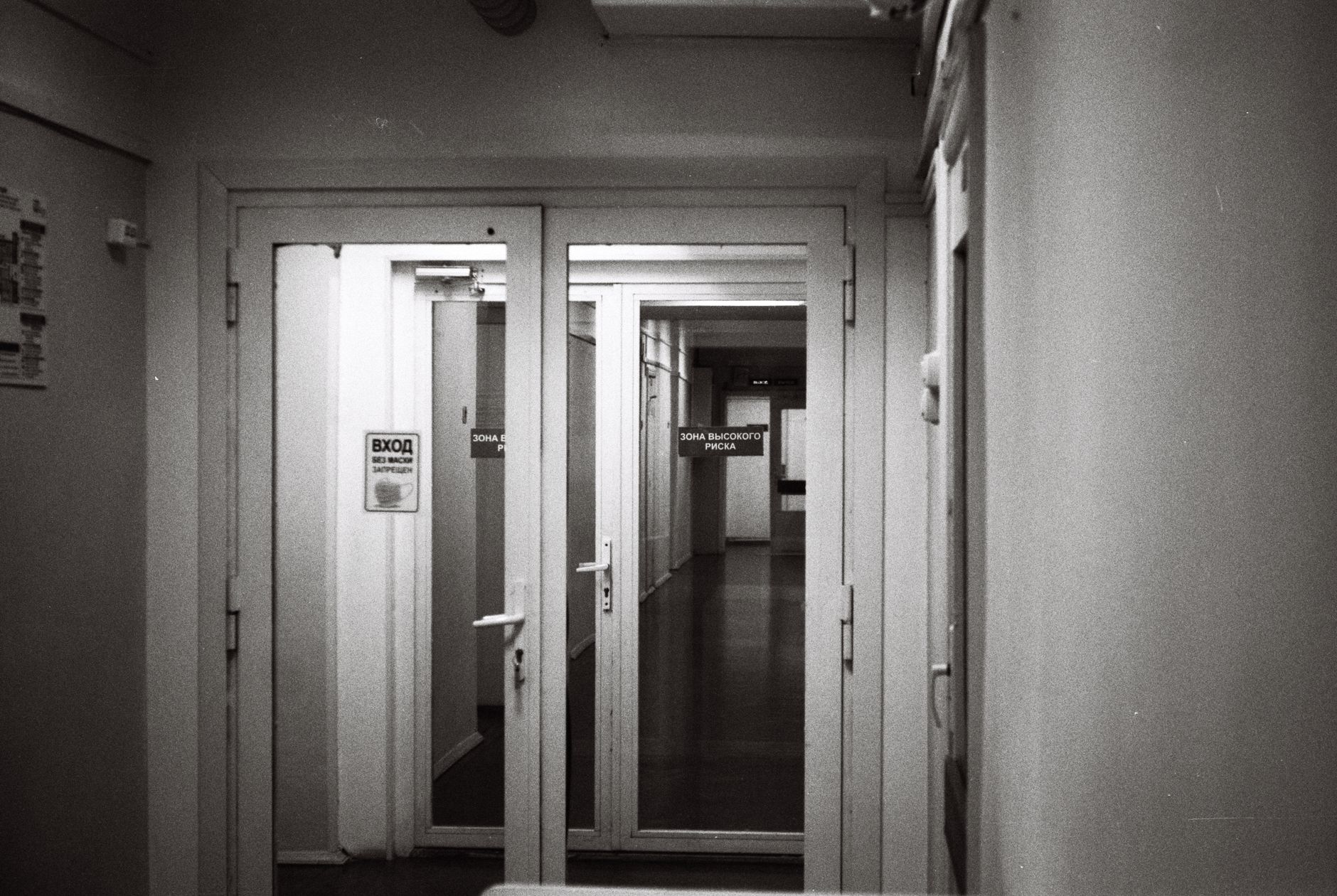 Long indoor corridor photographed from a consistent viewpoint, matching the article's point about repeatable inspection and photo-documentation routes.