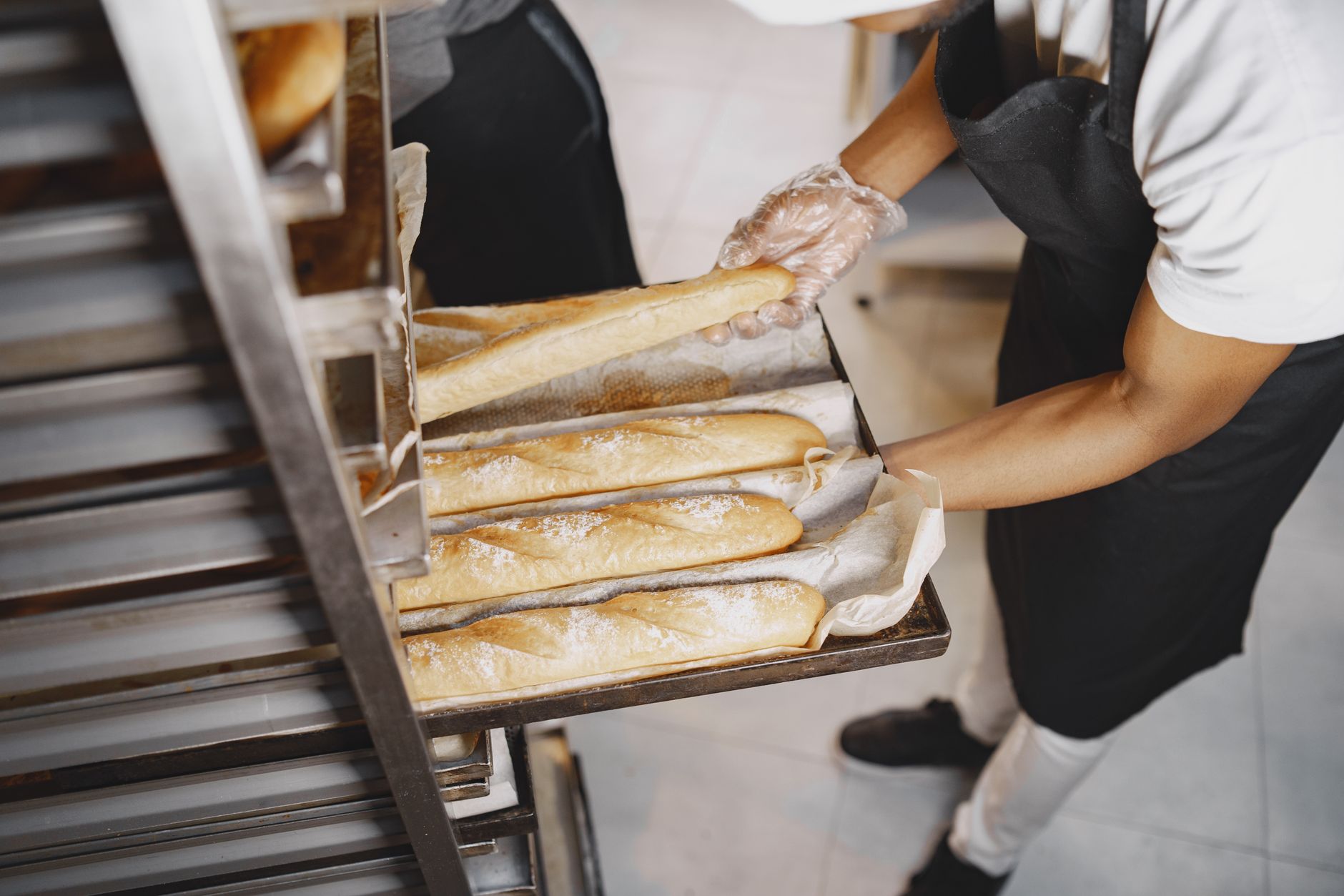 Bakery staff work side by side during a production shift, reinforcing the article’s focus on staffing pressure, fatigue, and retention at packing stations.