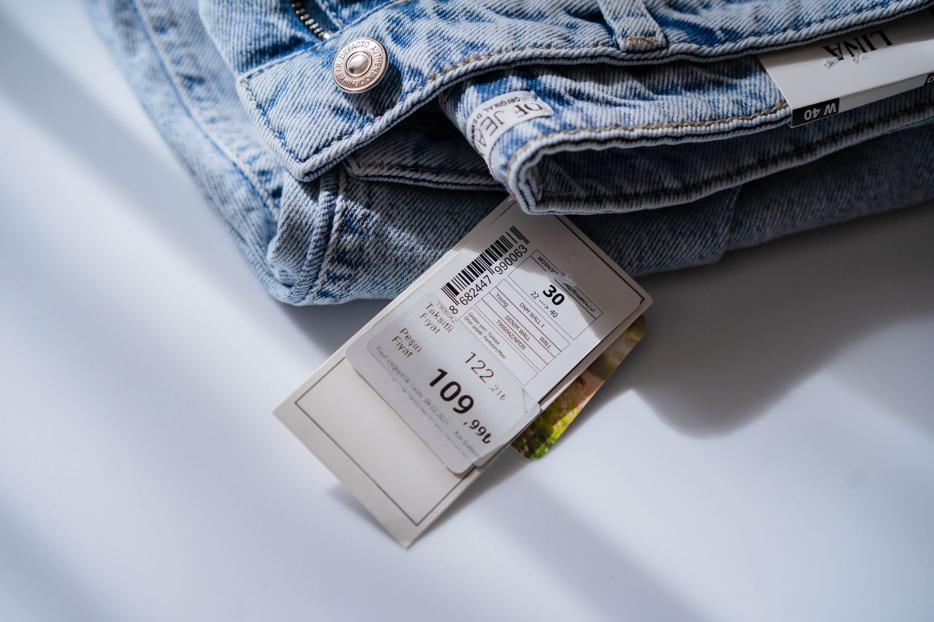 Barcode on a job traveler used to match hoop ID before clamping.