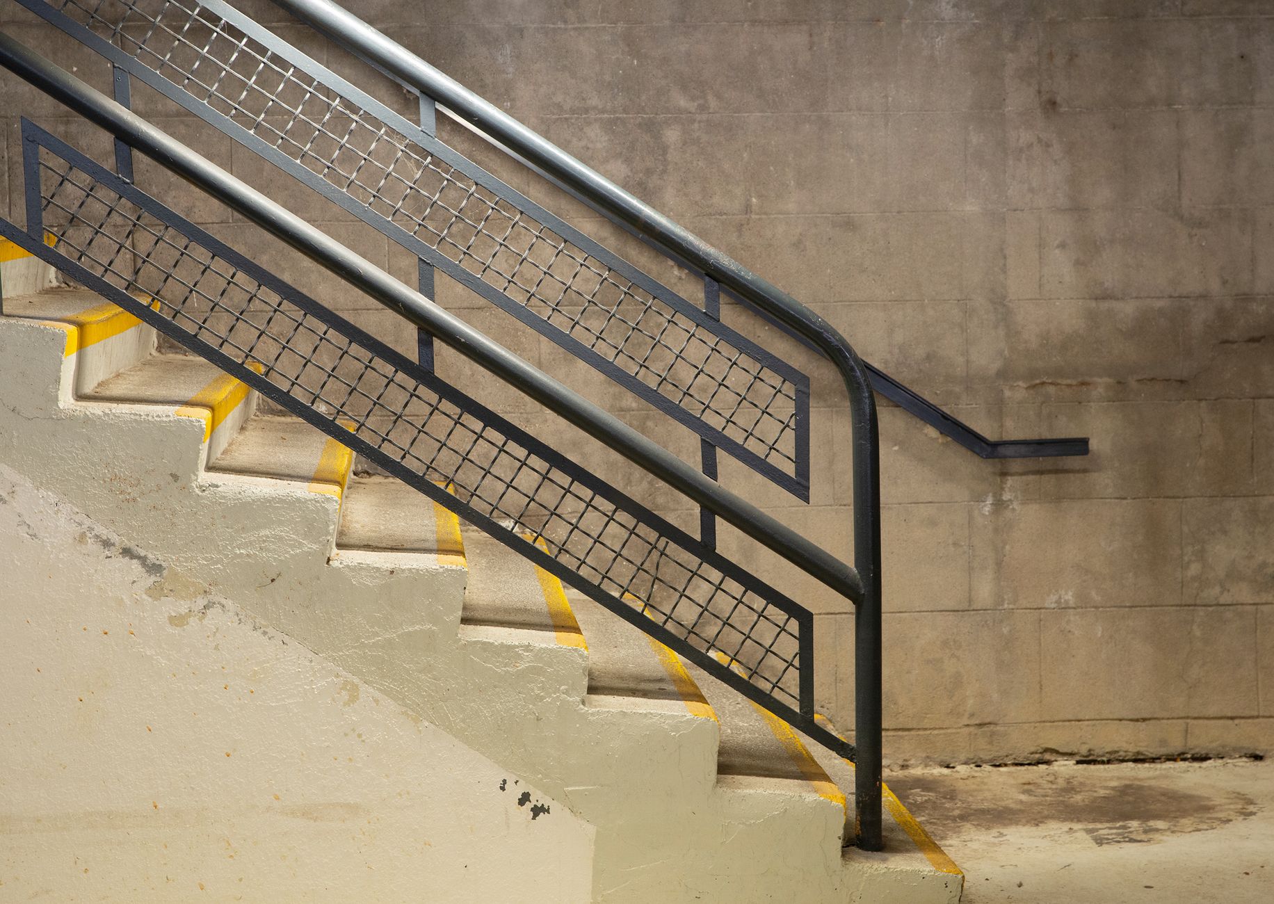 Safety guardrails protecting the exposed edge of an elevated warehouse platform.