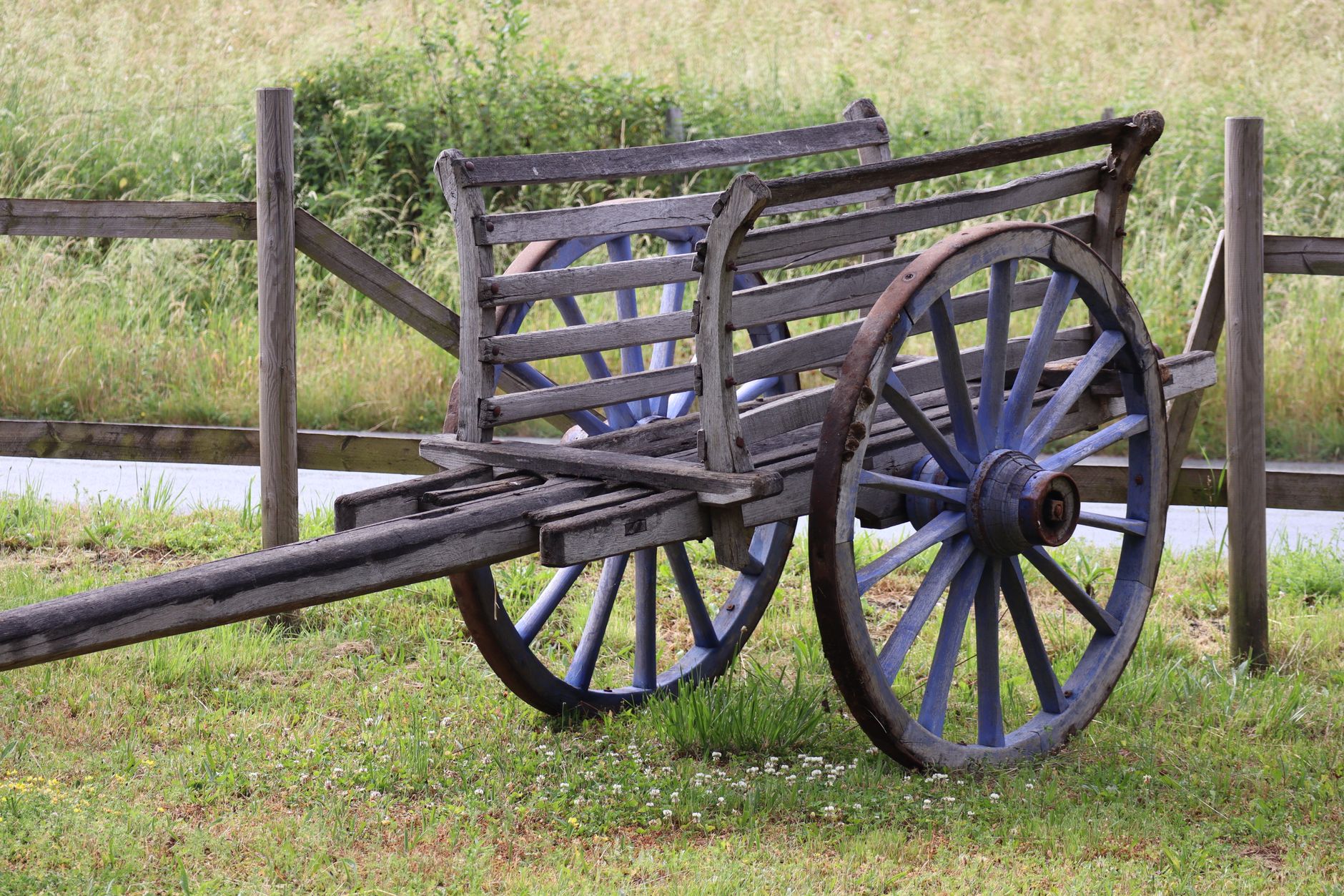 A close view of sturdy cart wheels and a stable transport cart, emphasizing the importance of smooth rolling, restraint, and low-vibration movement for sensitive museum loads.