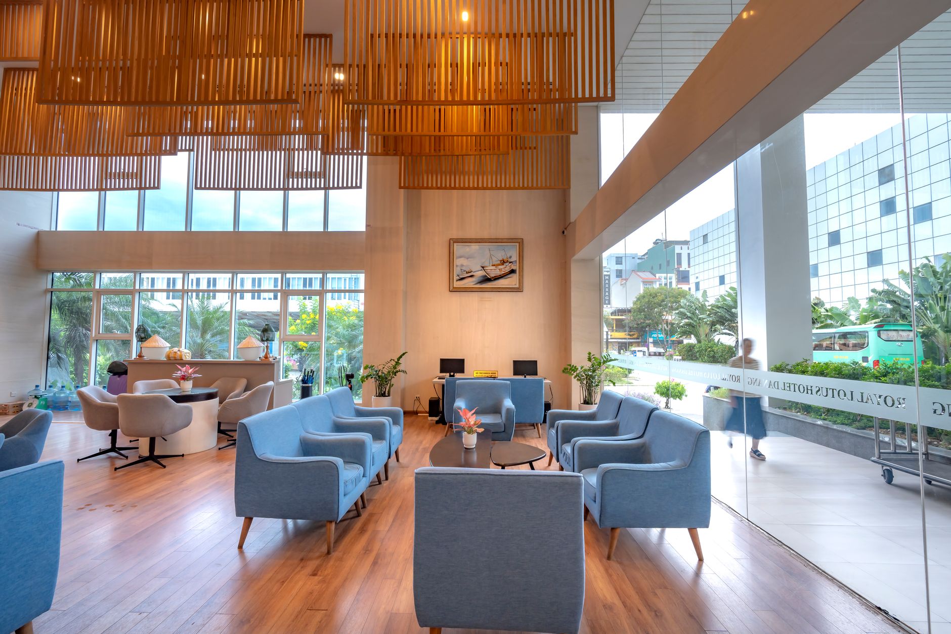 Lobby and lounge zones where brand atmosphere and floor cleanliness shape first impressions.