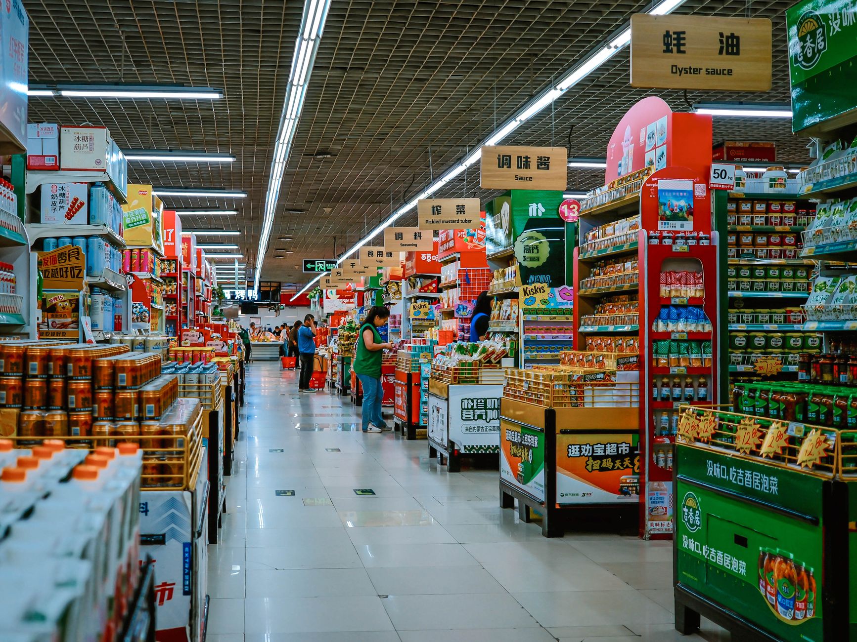 Wide retail aisle with concrete flooring and product shelving