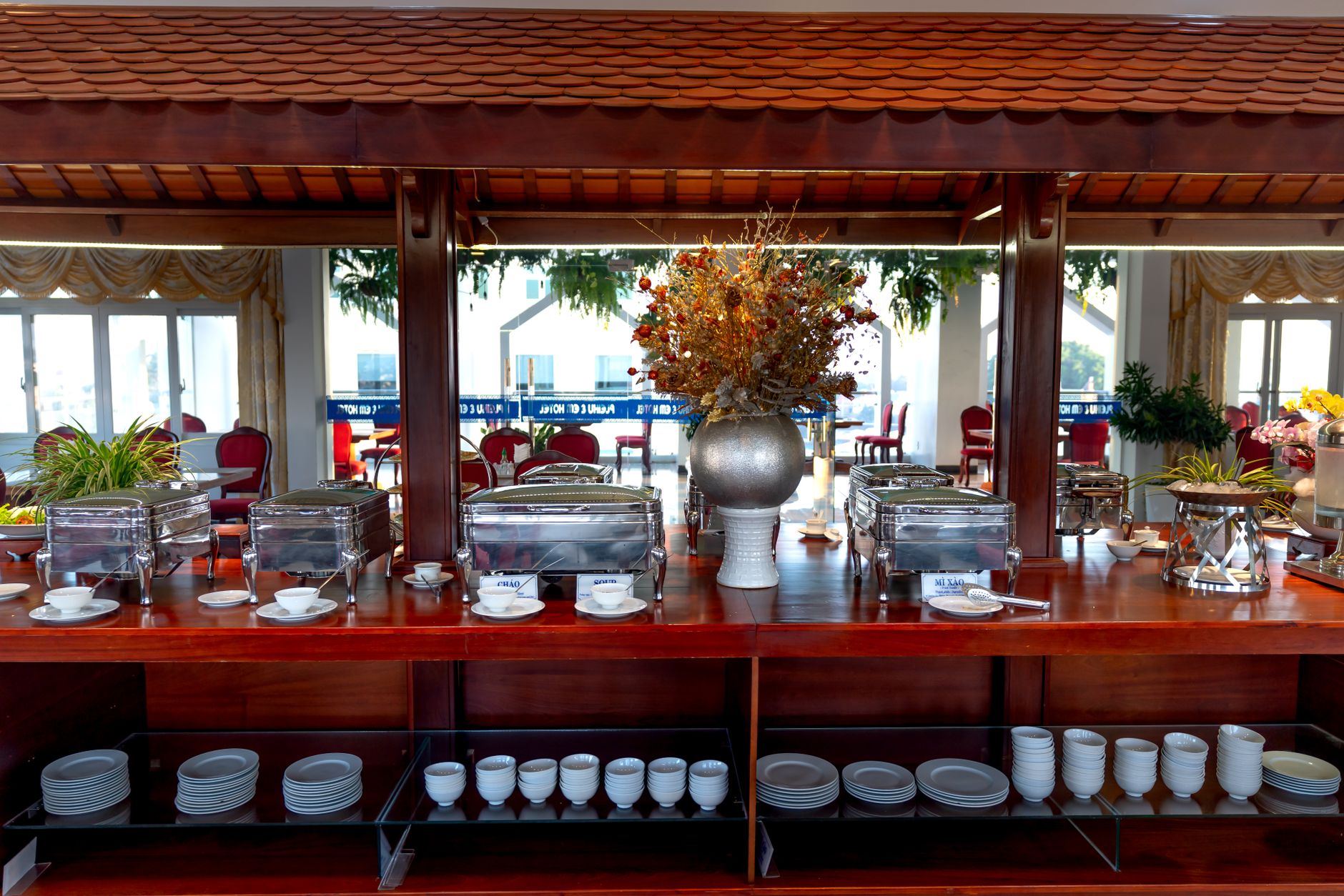Buffet service areas where food delivery and tray collection robots reduce staff walking miles.