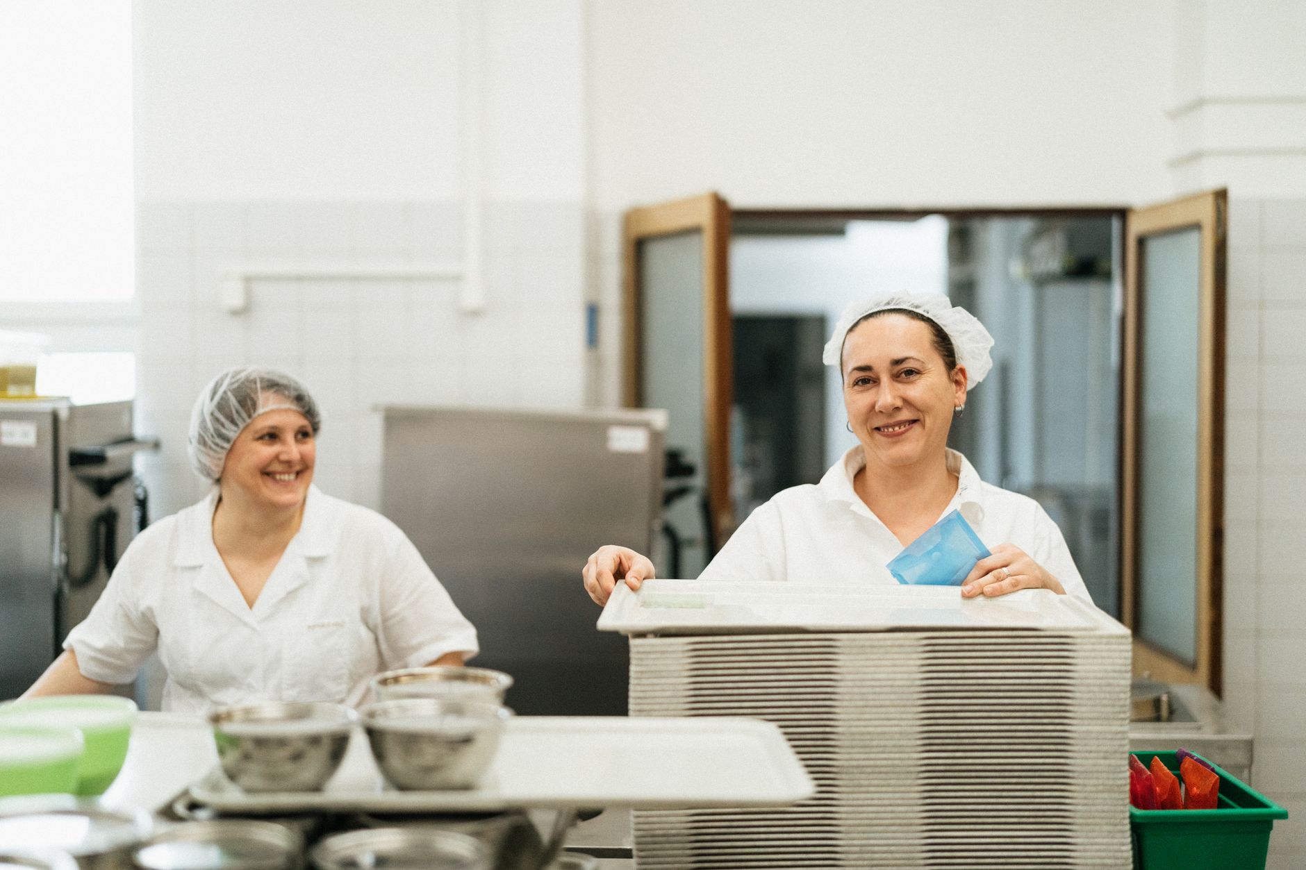 A bright and clean modern hospital cafeteria, ready for staff and visitors.
