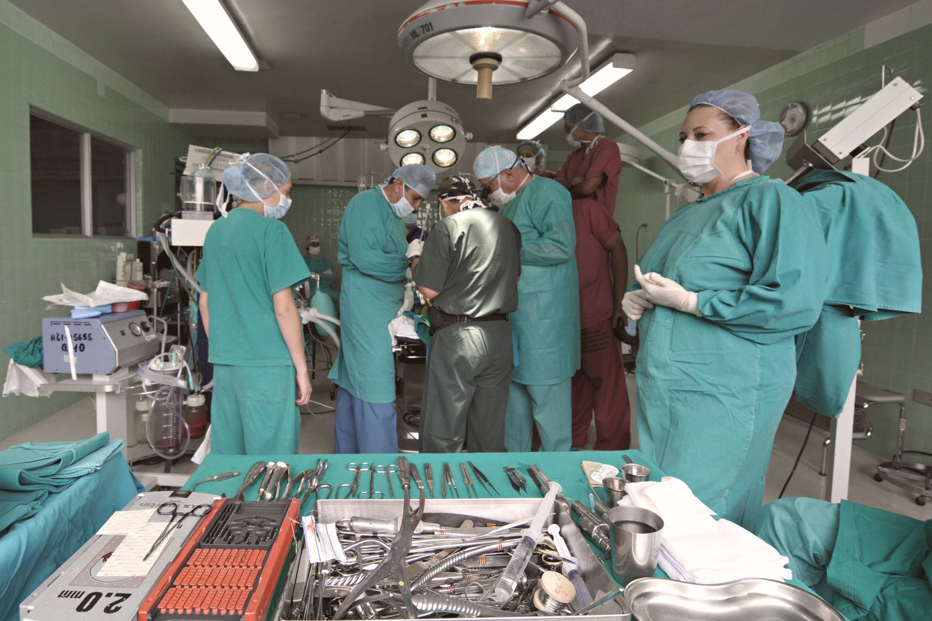 An advanced operating room with monitors and specialized equipment, highlighting the high-tech setting for surgical assistance.