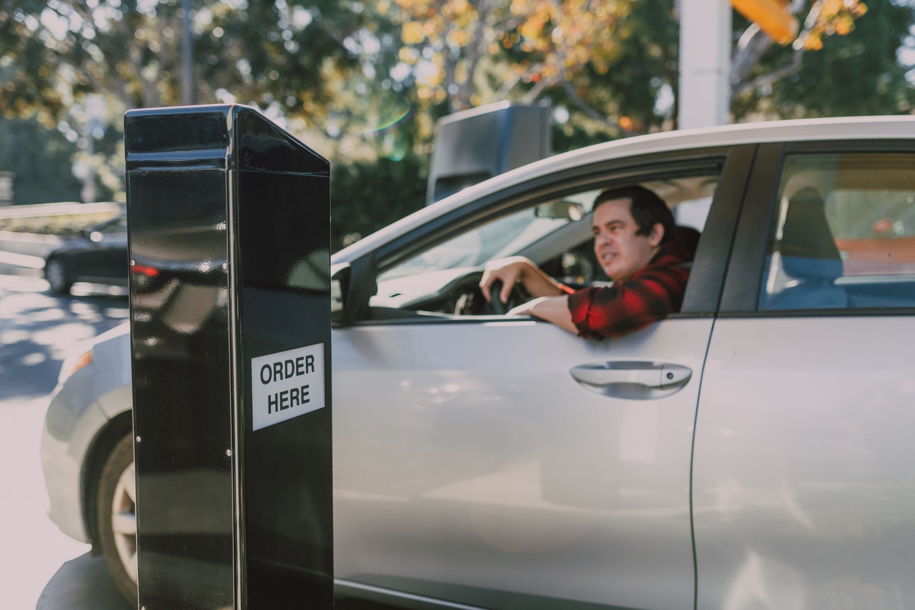 A drive-thru handoff captures the short, repeatable ordering moment where voice systems can reduce friction in restaurant service.