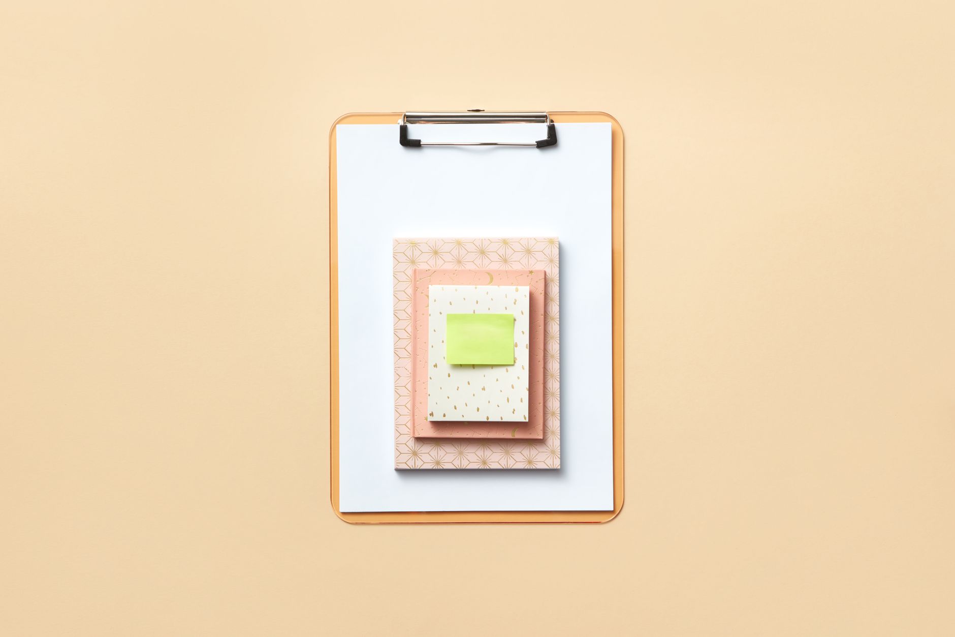 A clipboard with shift notes and a checklist, representing the fixed morning handoff record the next team needs to review.
