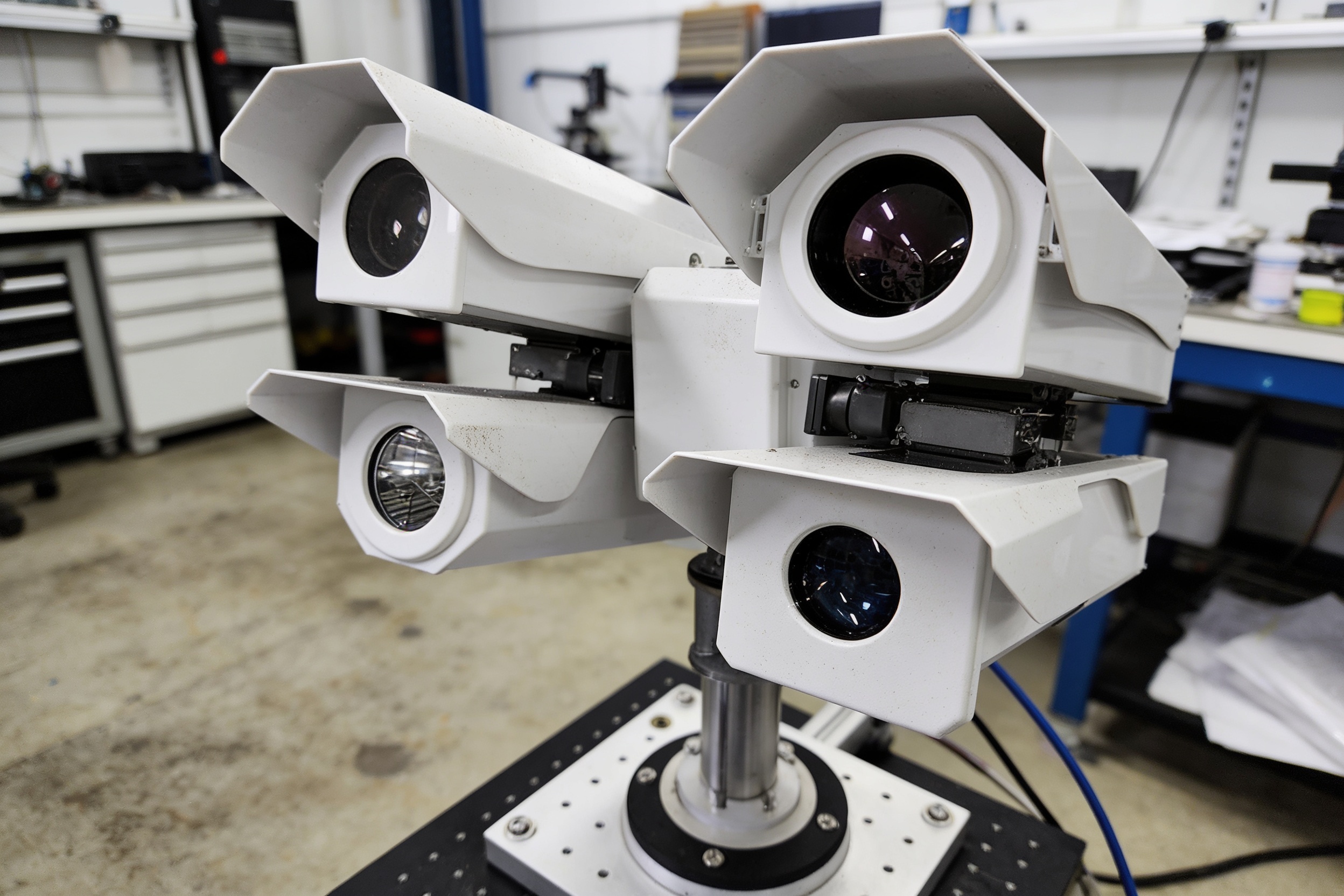 Commercial robots black