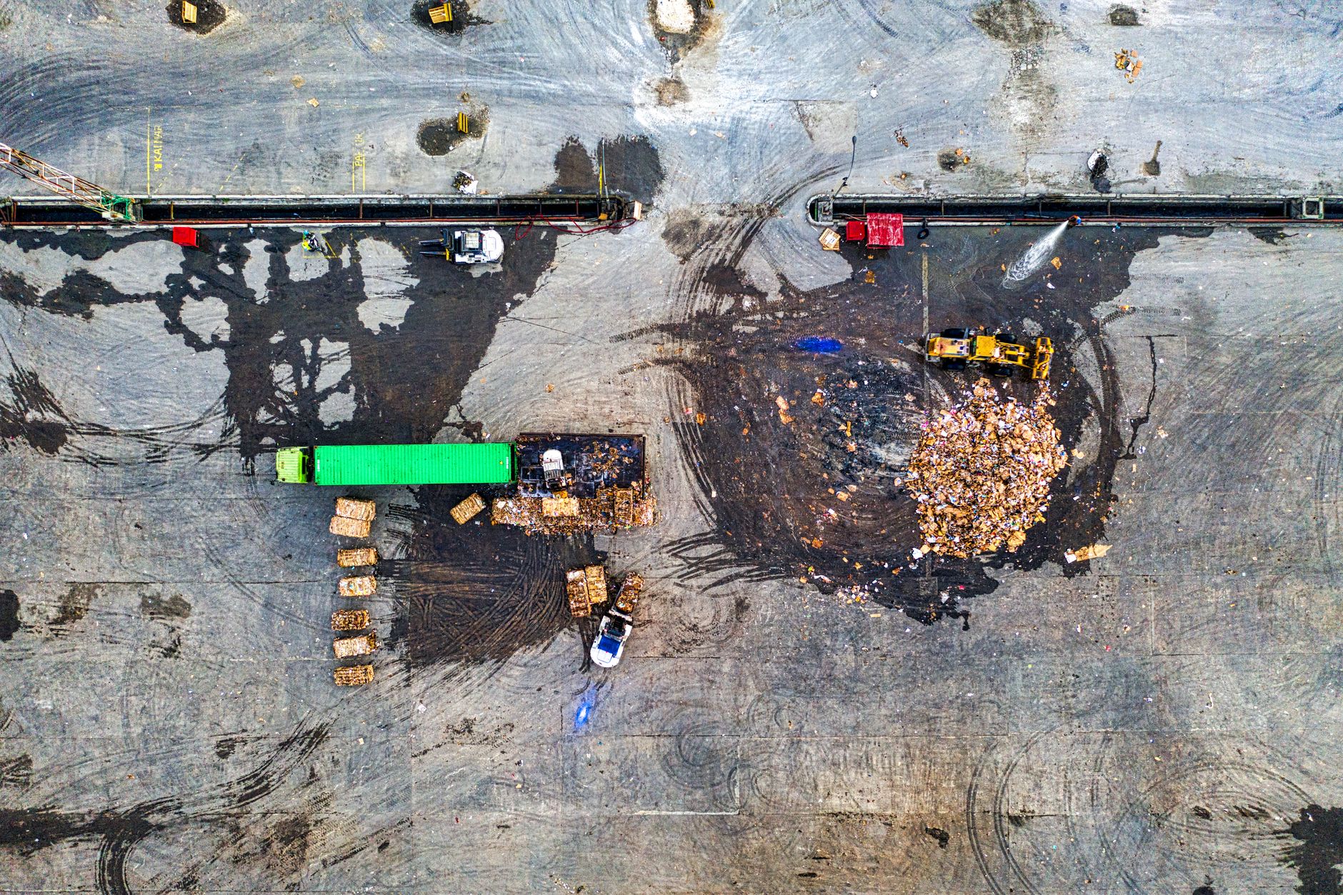 Export-dependent waste flows when domestic sorting capacity cannot keep up with mixed construction material.