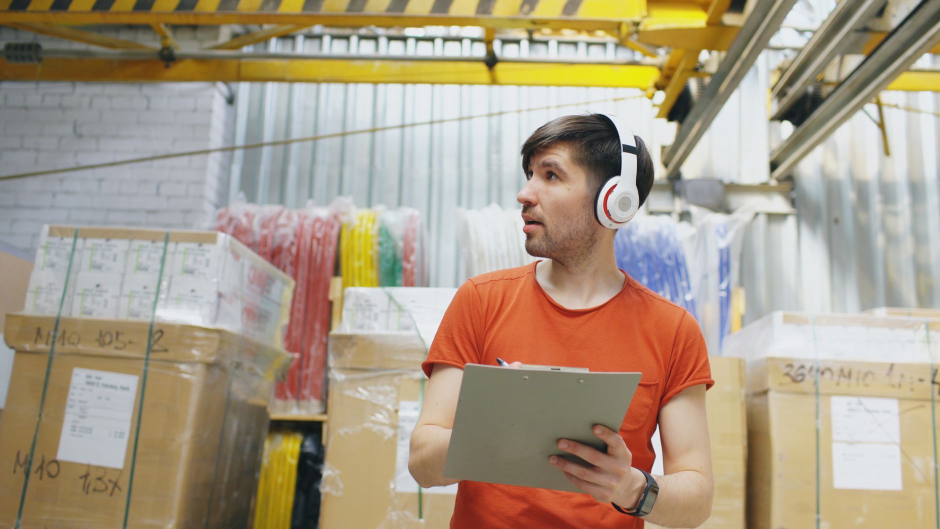 Hands-free scanning gear supports meet-at-pick-face AMR workflows on the floor.