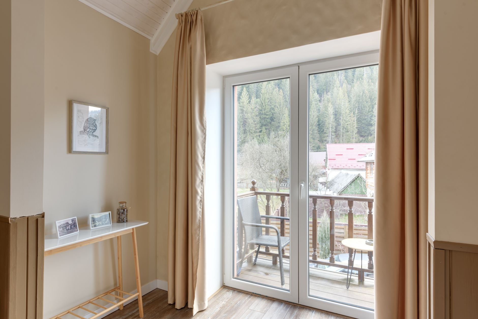 Cozy mountain lodge lounge with wood and carpet, evoking seasonal hospitality sites that need predictable night cleaning.
