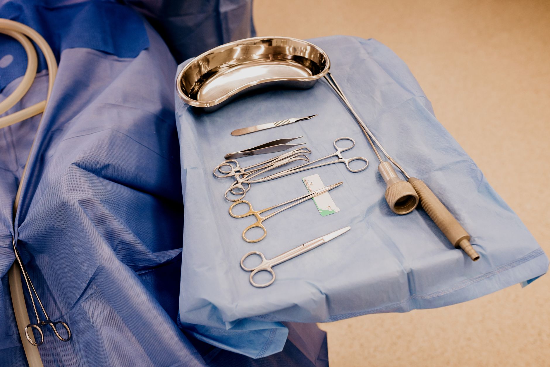 Operating suite doors where timely cart deliveries support turnover.