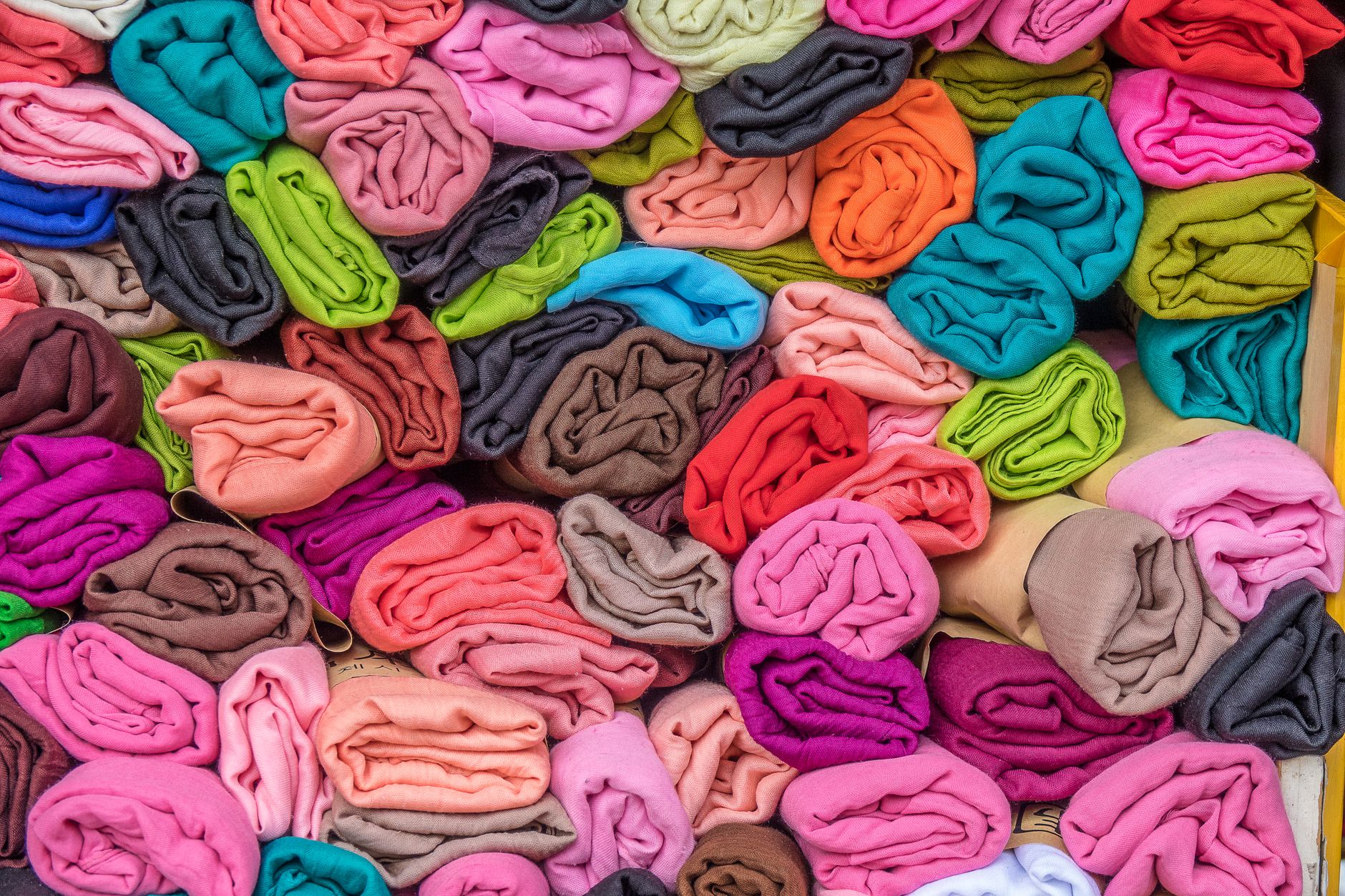 Knitted fabric output from technical textile production