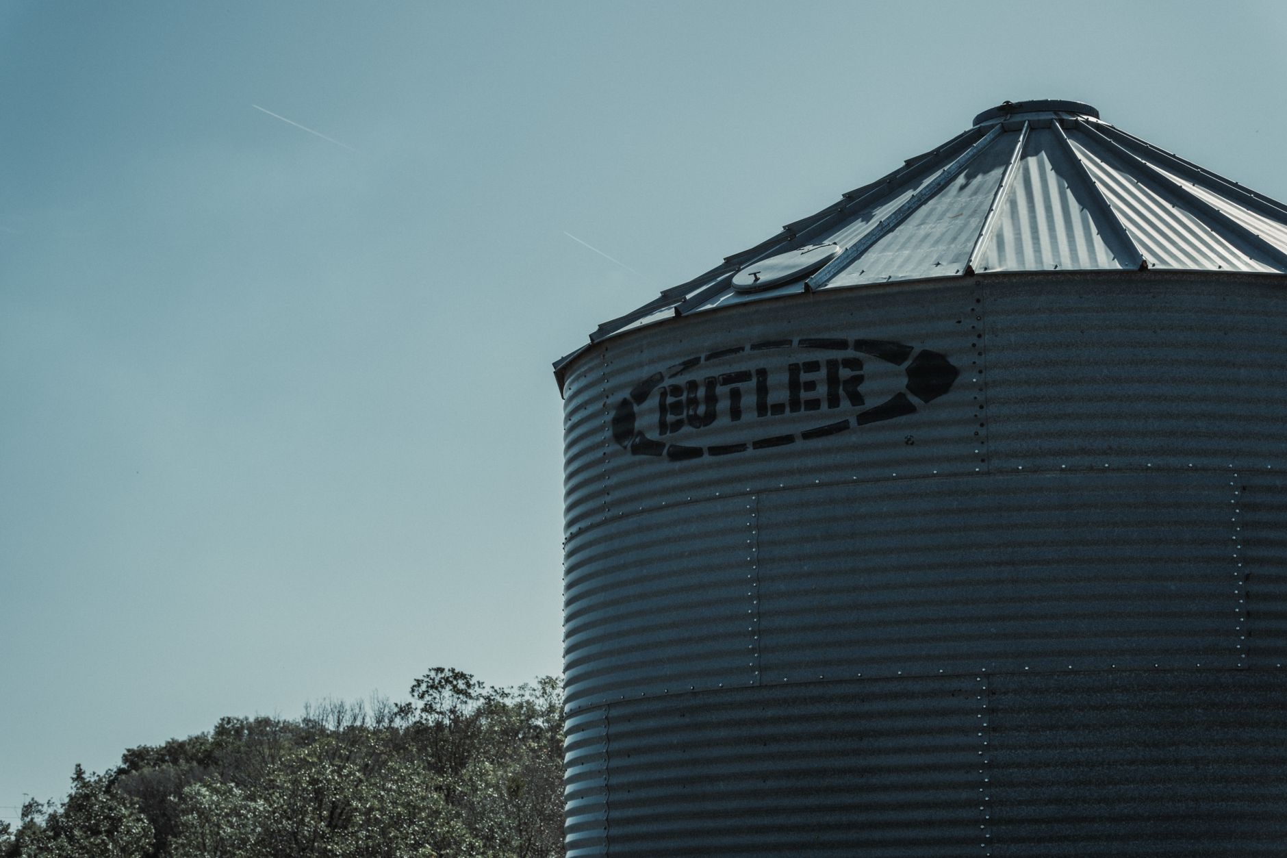 Exterior rows of corrugated grain bins and catwalks at a commercial storage facility, setting the scene for the inspection case study.