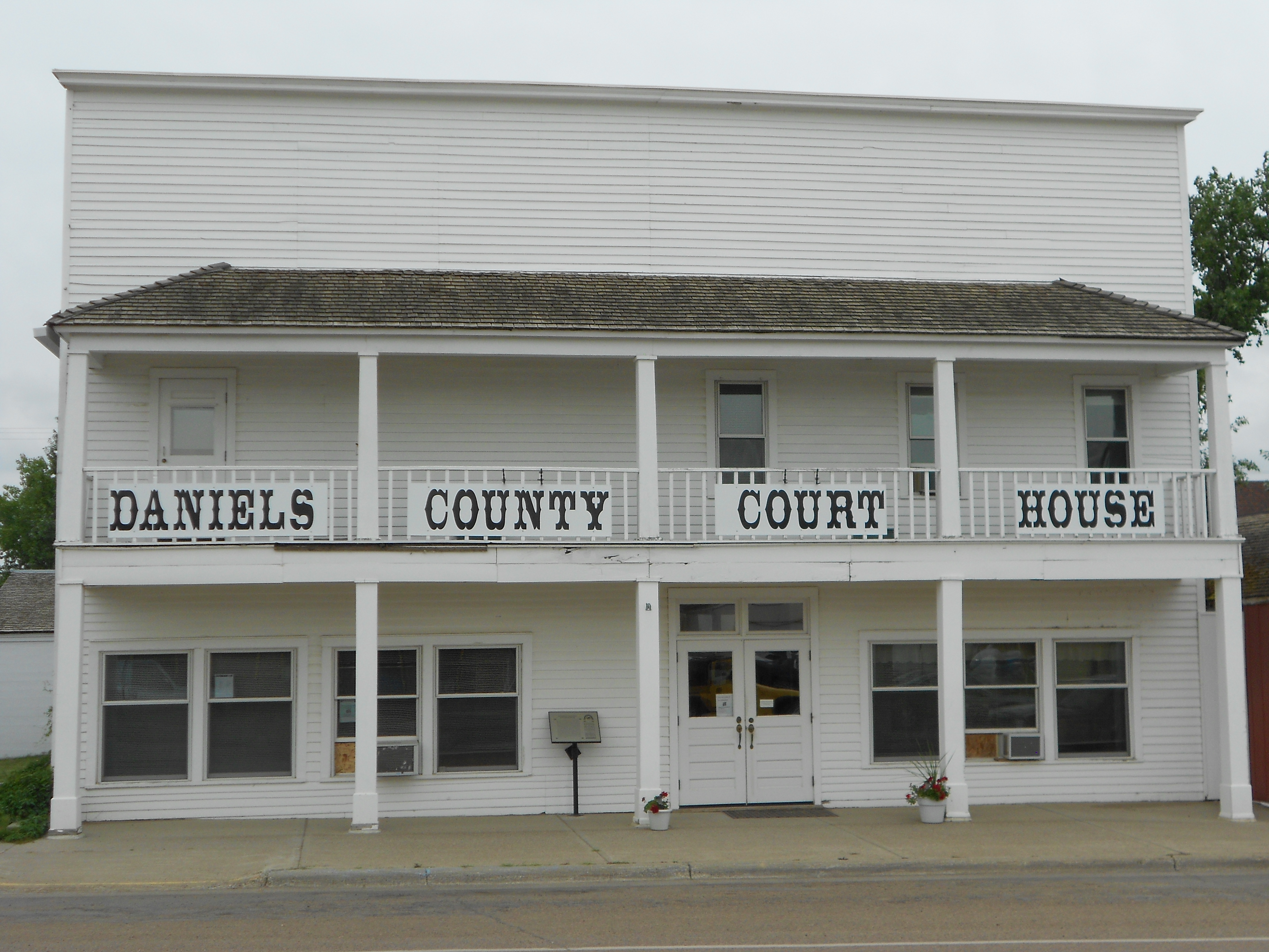 Commercial robots daniels - Daniels, MT