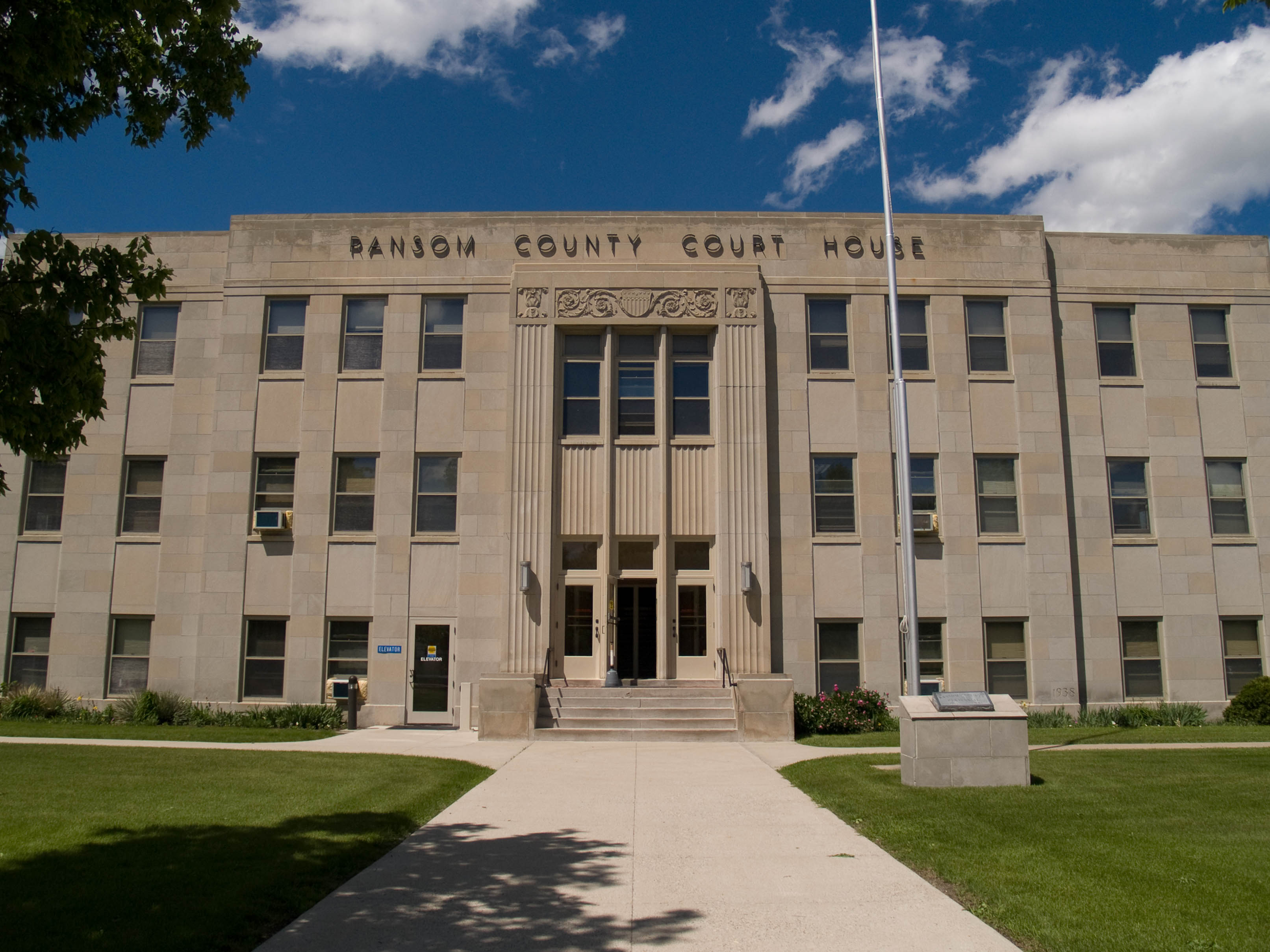 Commercial robots ransom - Ransom, ND