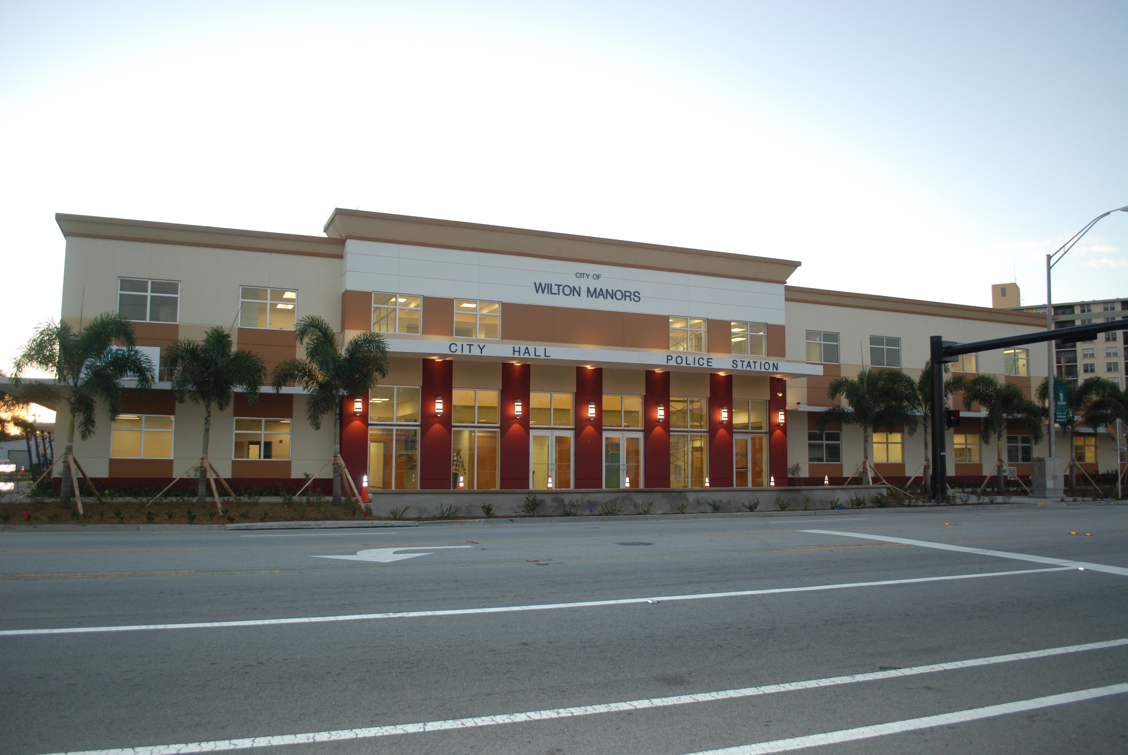 Commercial robots wilton manors - Wilton Manors, FL