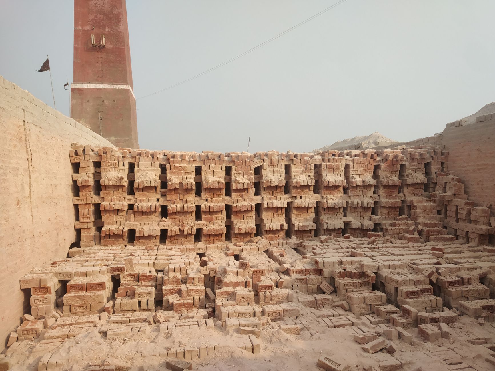 Kiln discharge bay in a brick plant