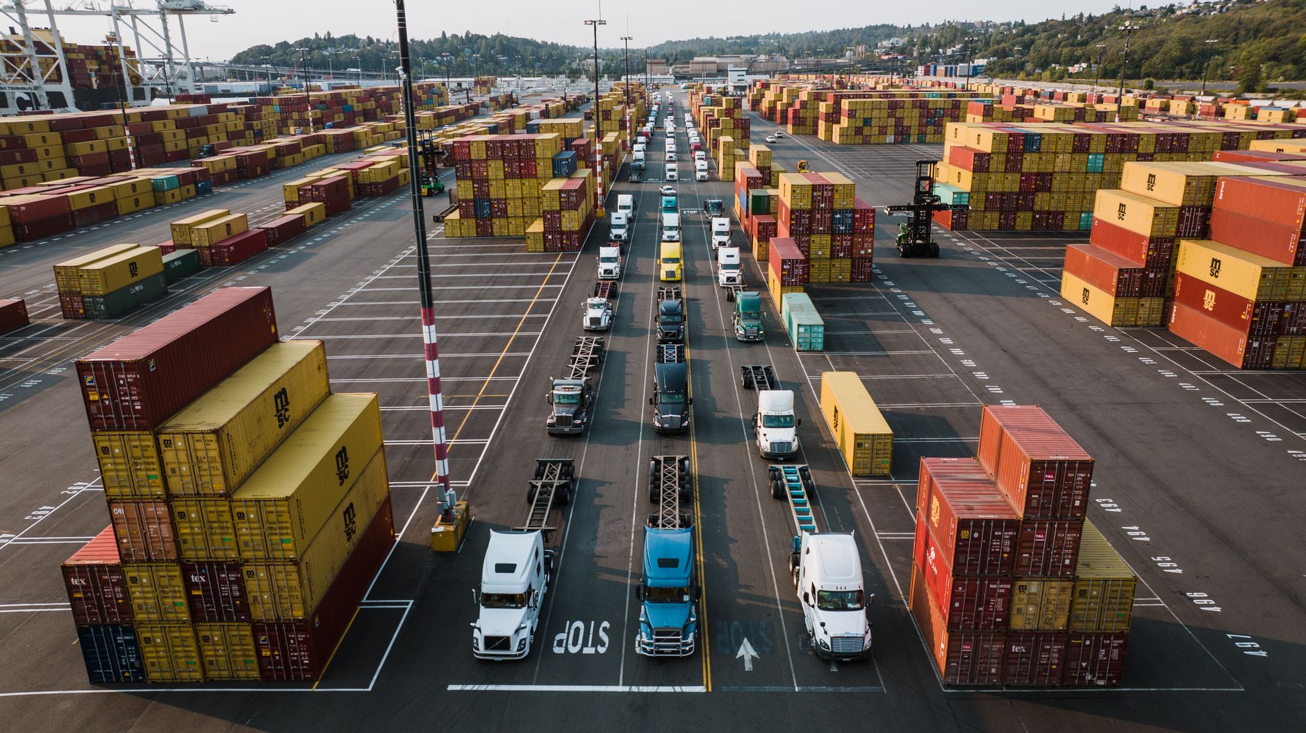 Receiving dock lanes in a building supply distributor