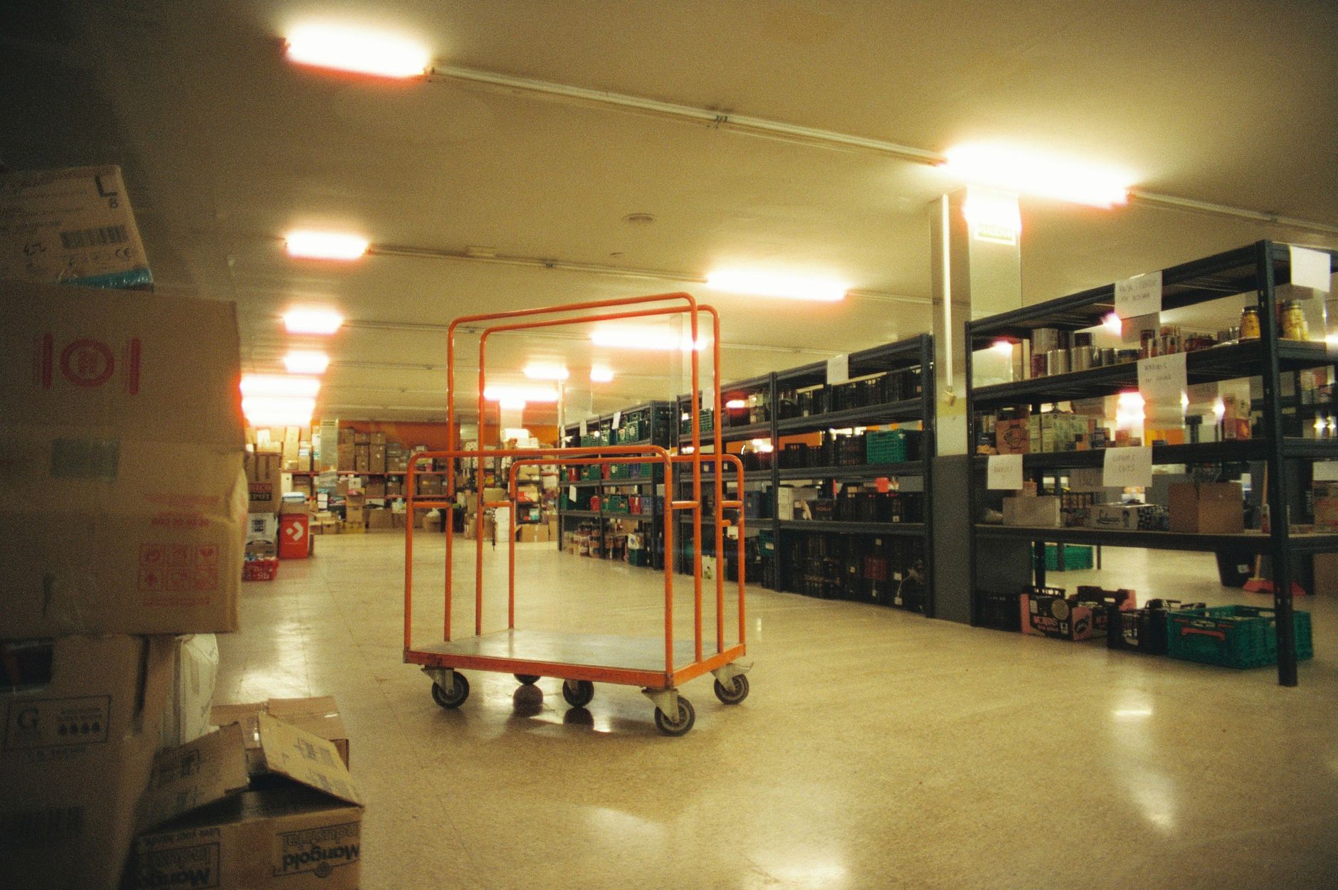 Replenishment runs in a tire distributor