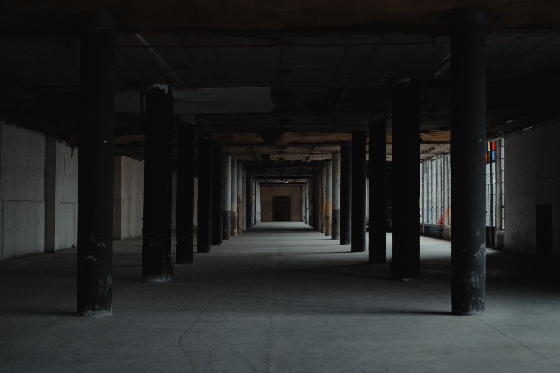 Charging and storage buffer lanes in a battery plant