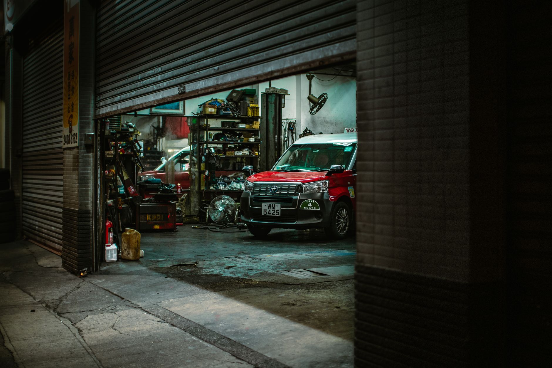 Drive-in lane and apron in a auto repair shop