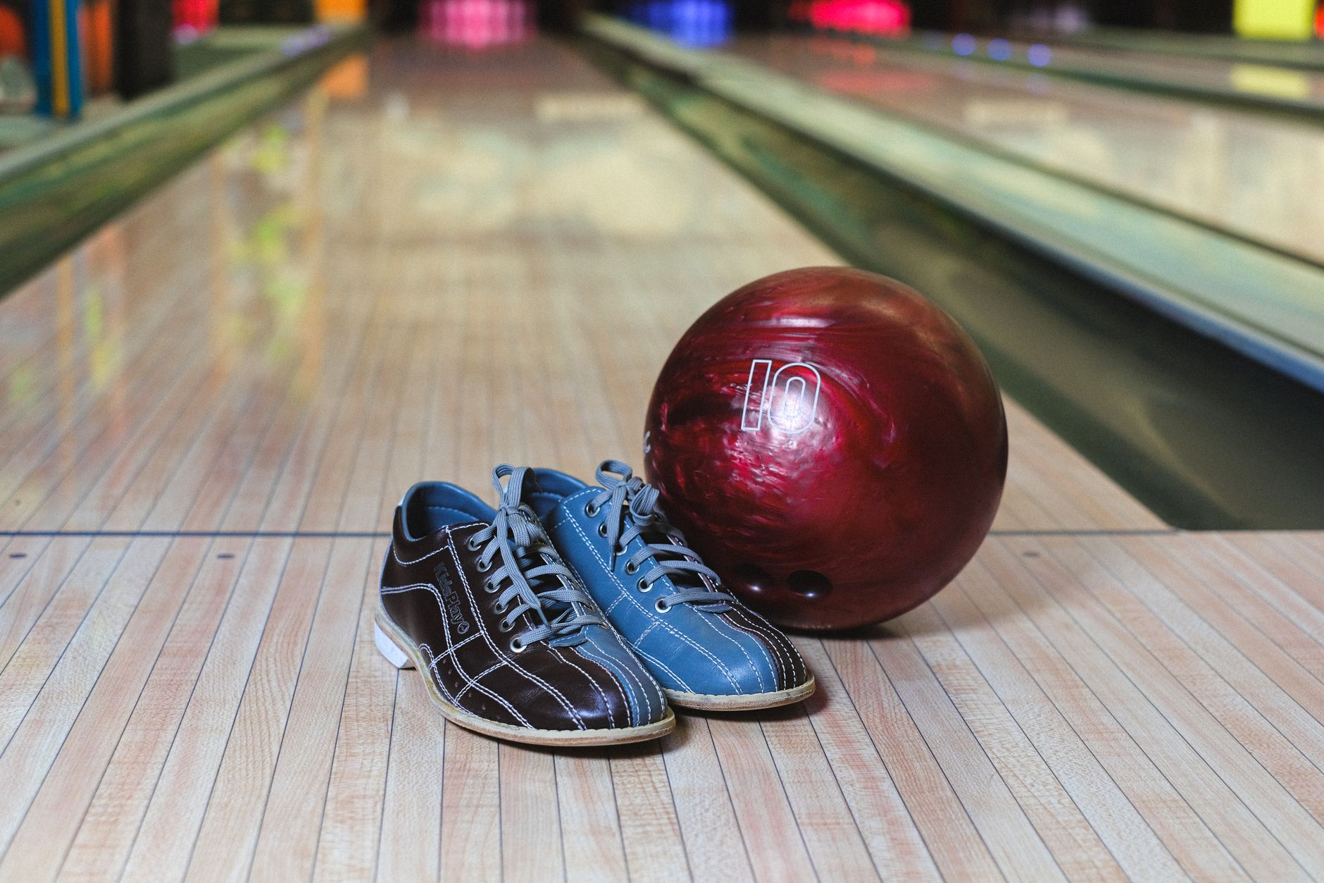 Shoe desk zone in a bowling center