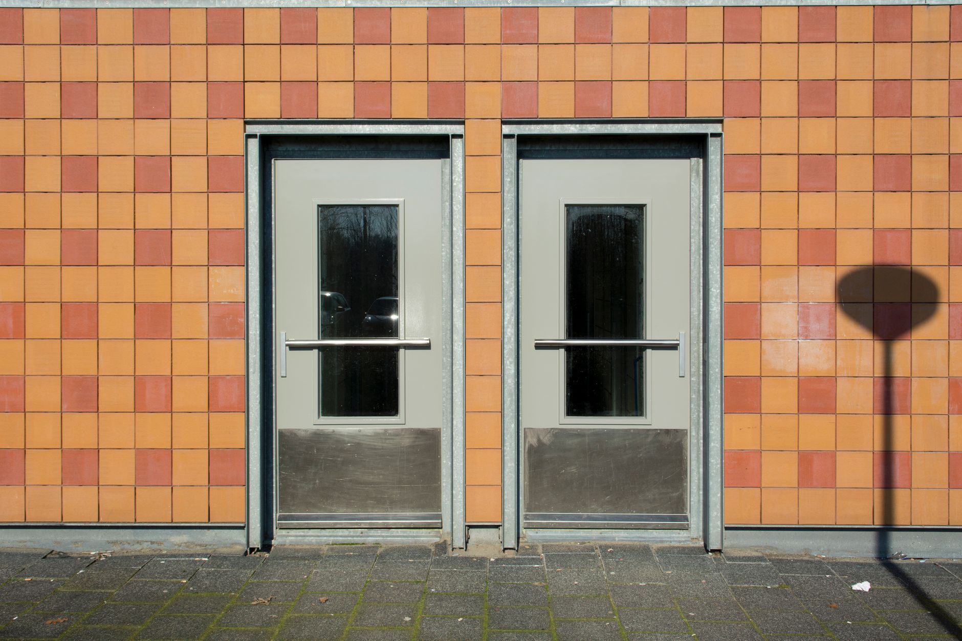 Entry vestibule in a bowling center