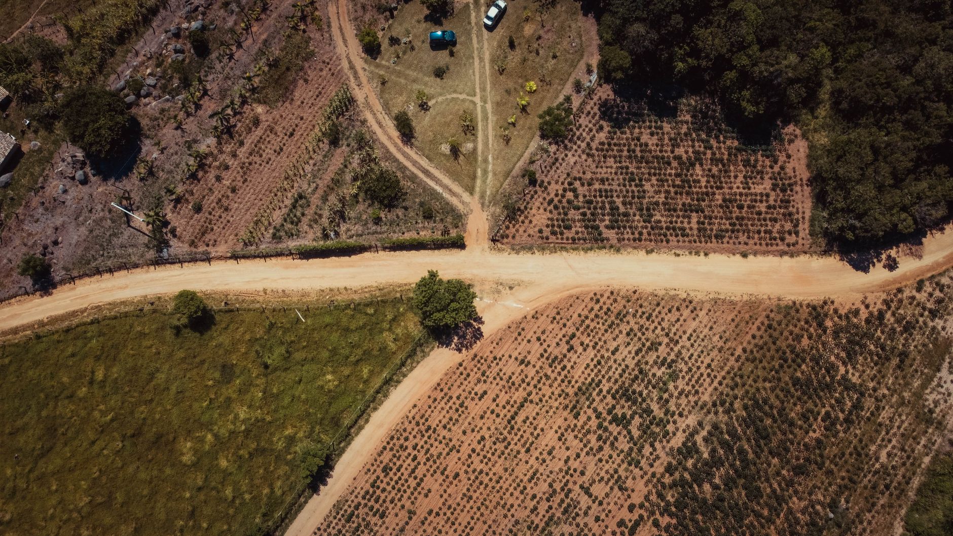 Access roads in a solar power plant