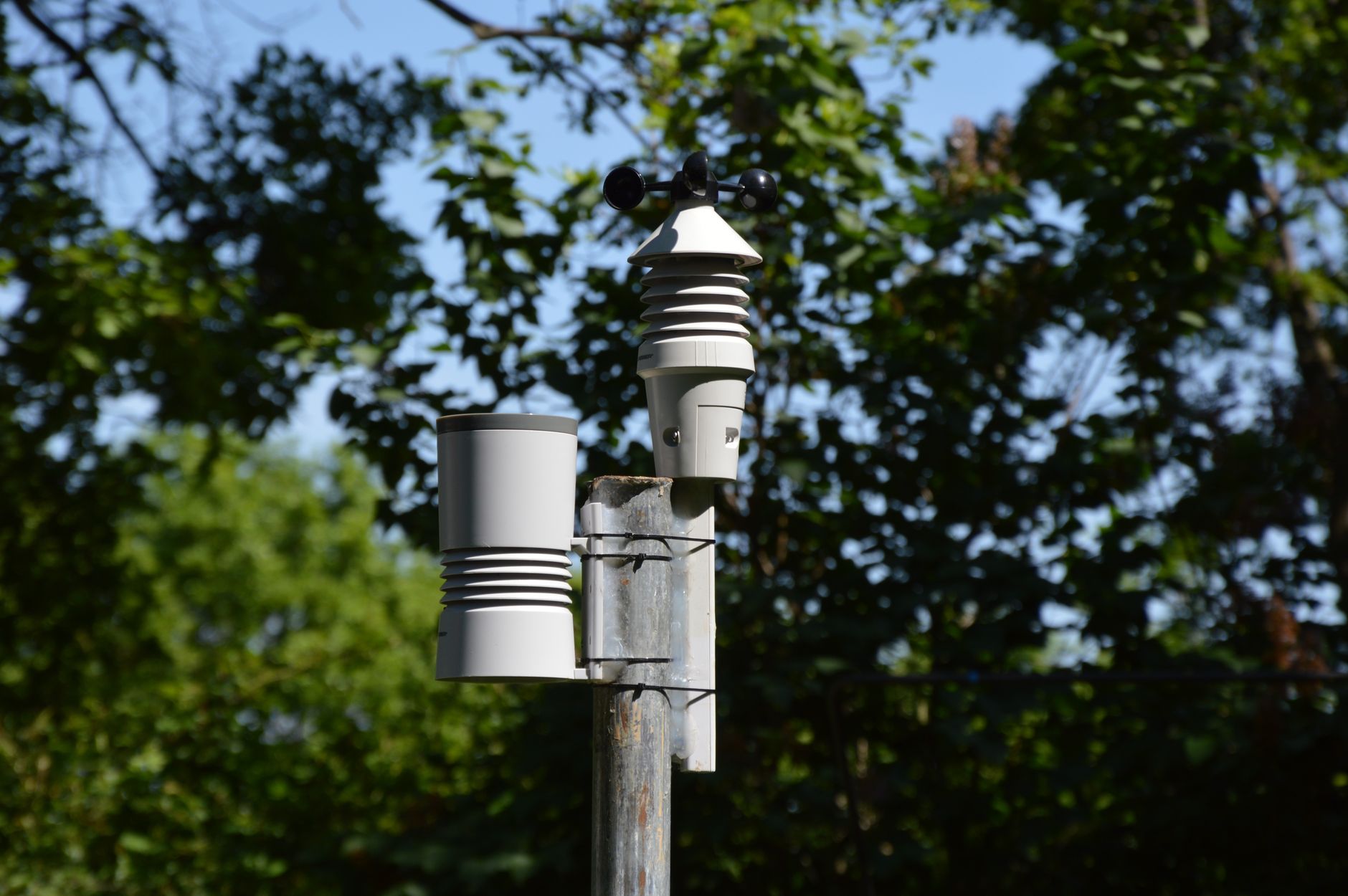 Met station clearings in a solar power plant