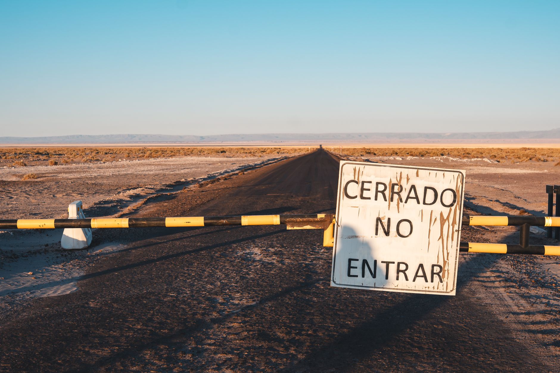 Access roads and gravel shoulders in a solar power plant
